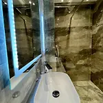 Adriatic Treasure Apt, Luxury & Beachfront - By Beta Premium Golem (Tirana)