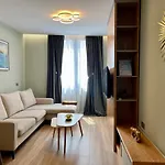 Adriatic Treasure Apt, Luxury & Beachfront - By Beta Premium Golem (Tirana)