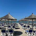 Adriatic Treasure Apt, Luxury & Beachfront - By Beta Premium Apartamento Golem (Tirana)