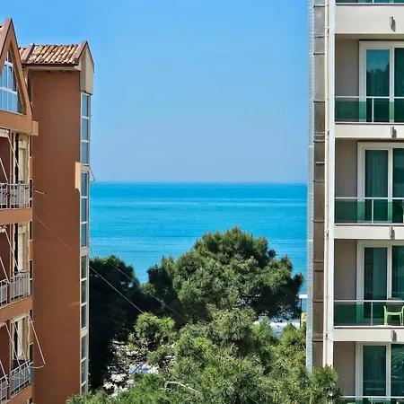 Adriatic Treasure Apt, Luxury & Beachfront - By Beta Premium Daire *