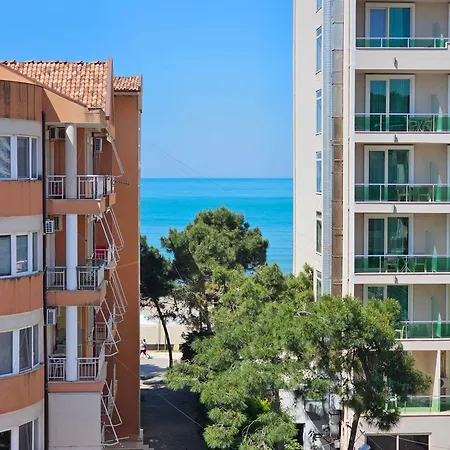 Adriatic Treasure Apt, Luxury & Beachfront - By Beta Premium Daire *