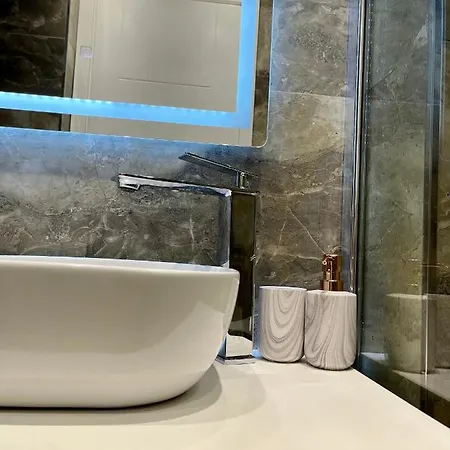 Adriatic Treasure Apt, Luxury & Beachfront - By Beta Premium Apartment *