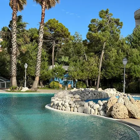 Adriatic Treasure Apt, Luxury & Beachfront - By Beta Premium גולם