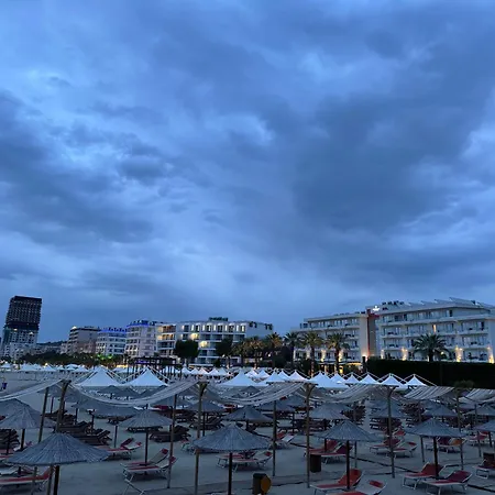 Adriatic Treasure Apt, Luxury & Beachfront - By Beta Premium Golem (Tirana)